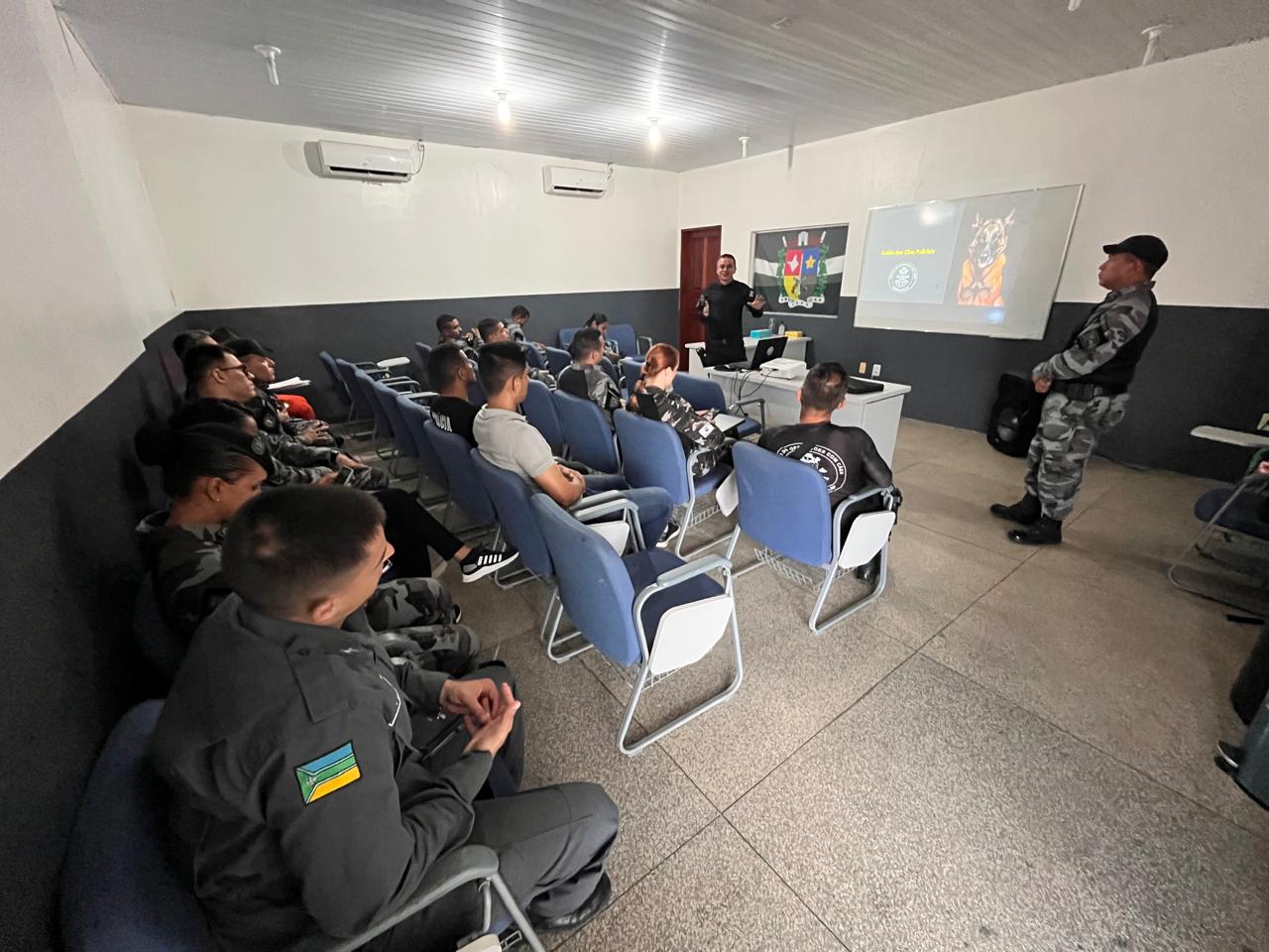 POLÍCIAS CIVIL E MILITAR INICIAM A SEMANA DO ADESTRADOR DE CÃES PARA EMPREGO POLICIAL 